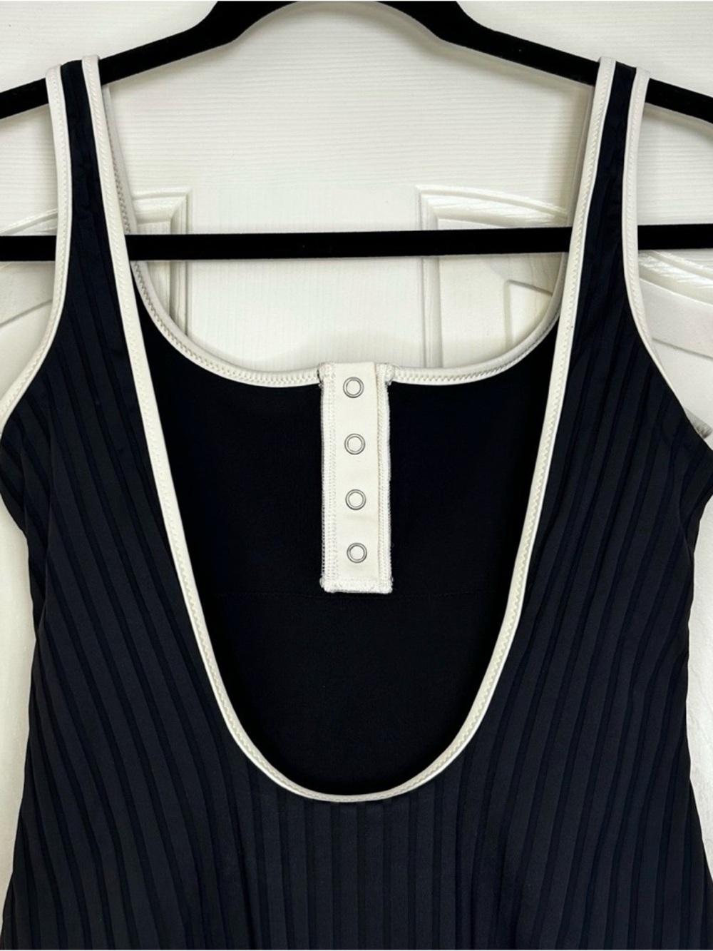 Aerie NWT Black Ribbed One-Piece Swimsuit with White Trim Size small - Picture 4 of 6